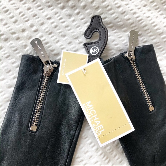 π Michael Kors Leather Tech Gloves - Picture 4 of 8